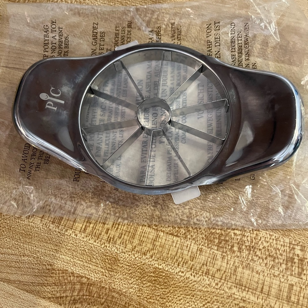 Pampered Chef Apple Slicer Wedger Corer. Used once. Excellent condition